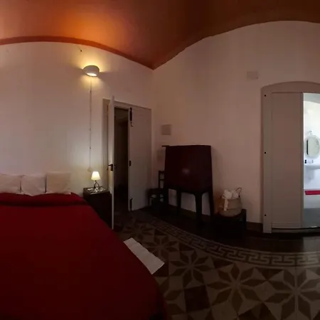 Aghinas Pensjonat 3*